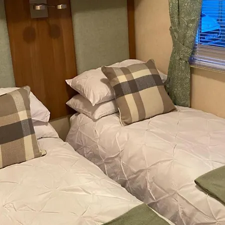 Ferienhaus - Sleeps 6 - Parking - Garden *