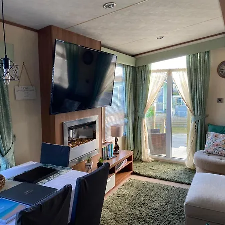 - Sleeps 6 - Parking - Garden Cockermouth