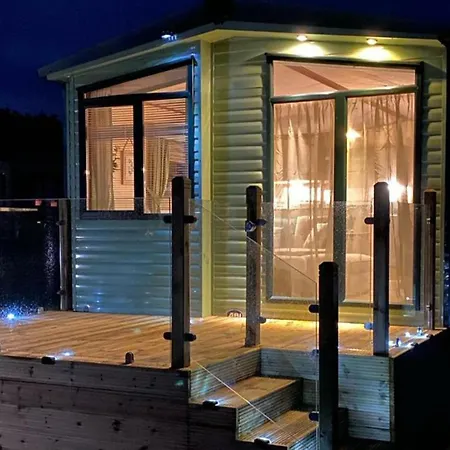 - Sleeps 6 - Parking - Garden Cockermouth